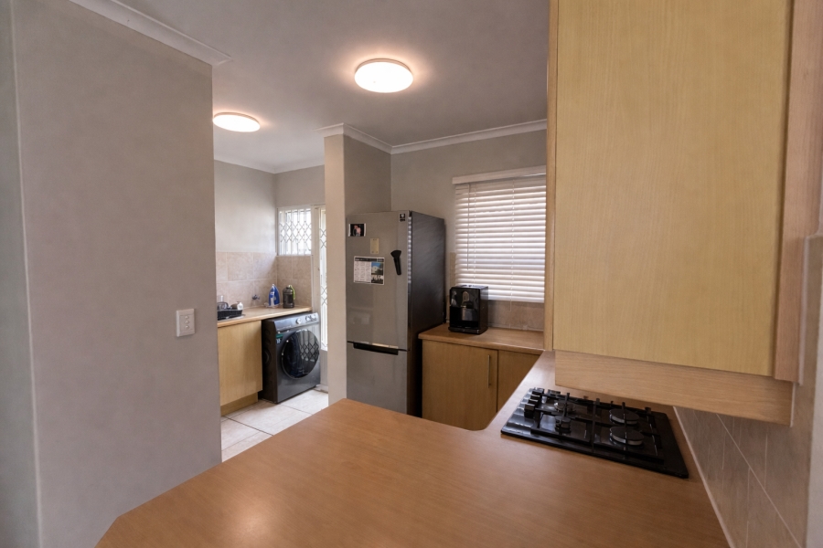 To Let 2 Bedroom Property for Rent in Sunningdale Western Cape